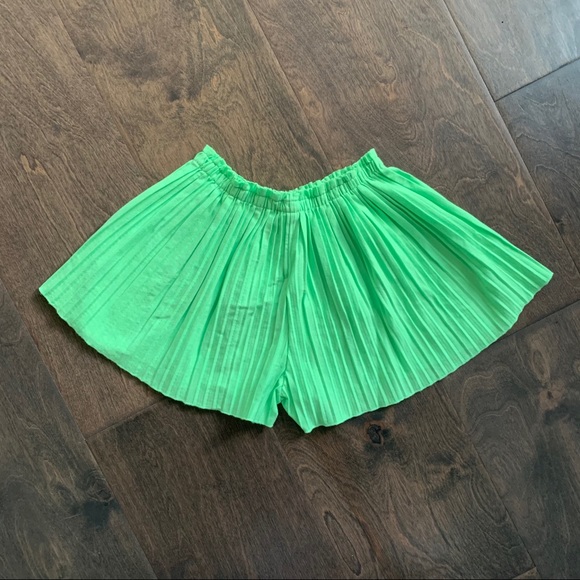 Zara Green Shorts - Picture 2 of 3